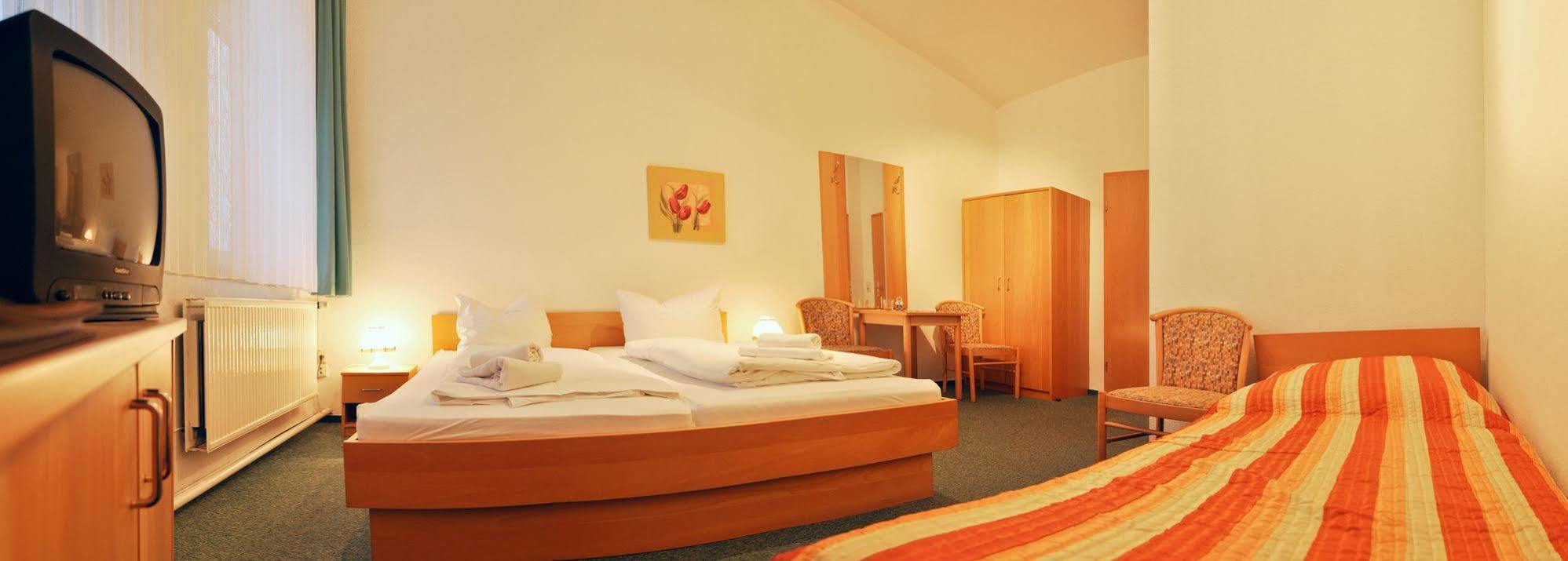 Pension Zum Riedensee Bastorf Exterior photo